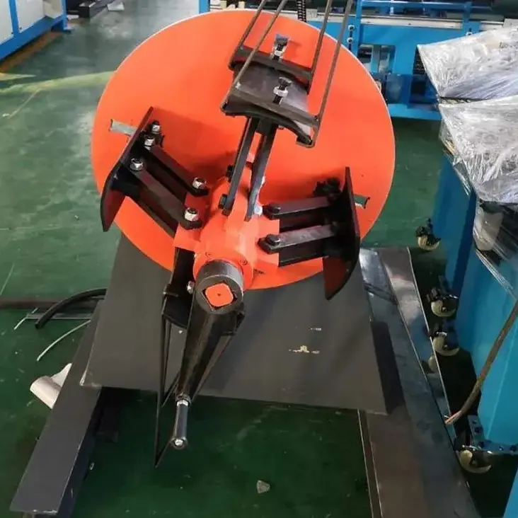 Máquina perfiladora de bridas TDC
   