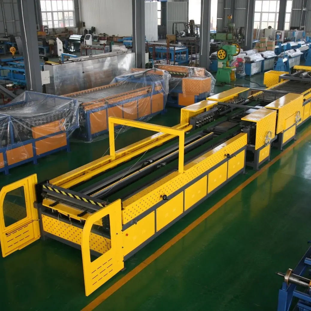 Máquina para fabricar conductos de climatización
   