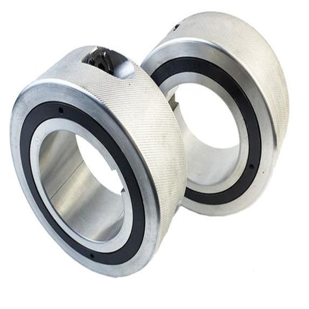 Tuercas hidráulicas cromadas para líneas de corte de bobinas de acero con lubricación activada.
   