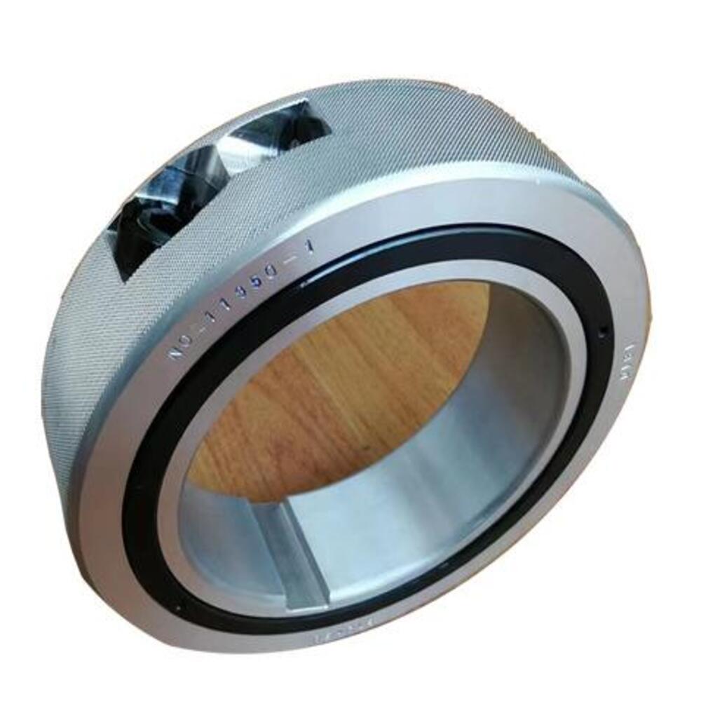 Tuercas hidráulicas de aleación de aluminio y titanio para líneas de corte de bobinas de acero con lubricación activada.
   