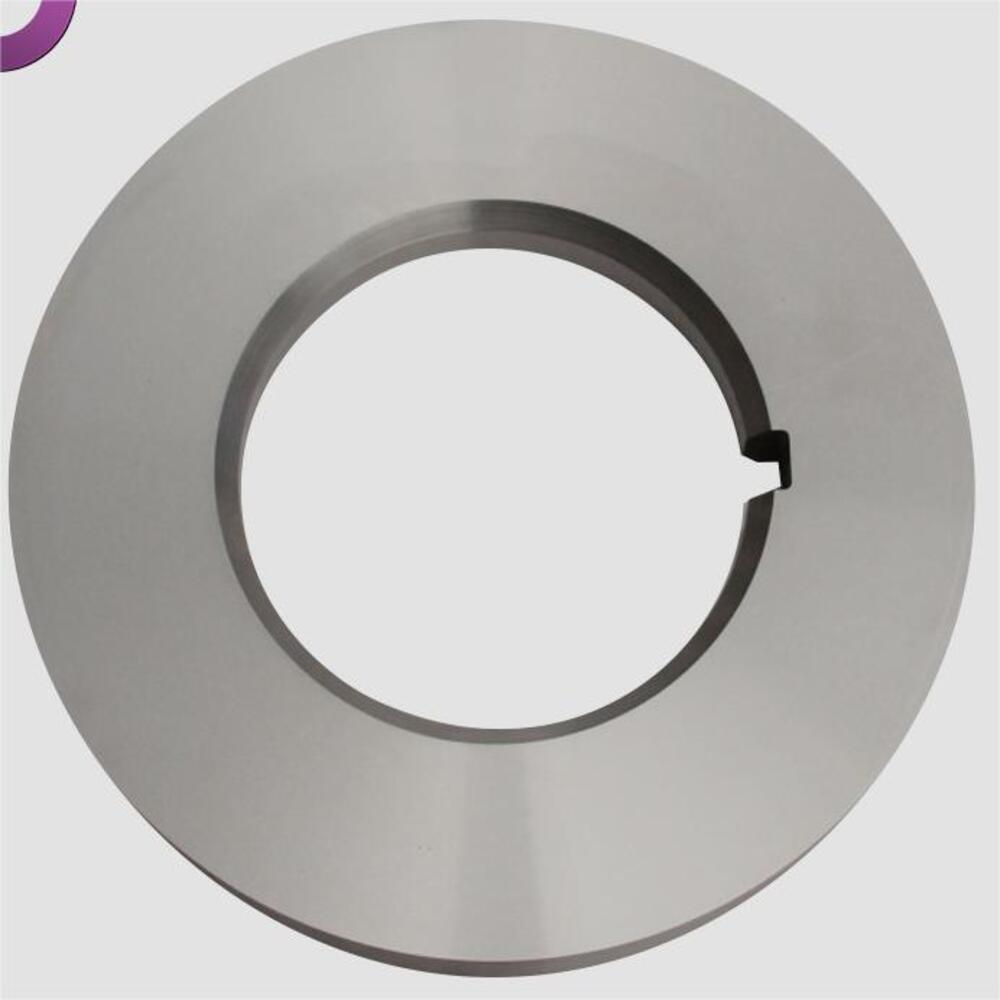 Cuchillas circulares de carburo de tungsteno para corte rotativo de metal.
   